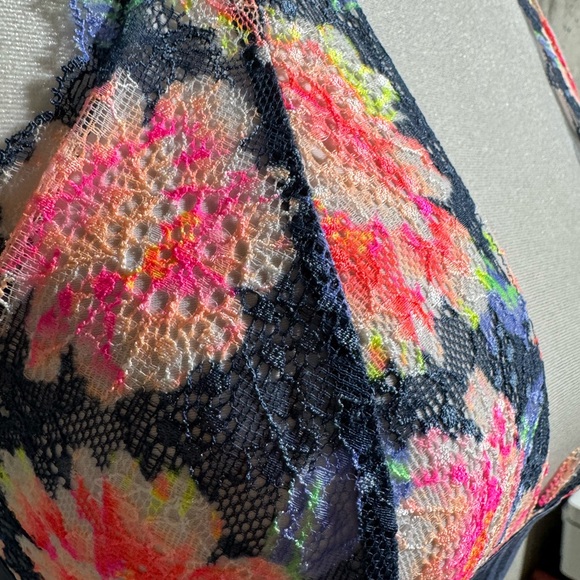 NWT PINK Victoria's Secret Floral bralette and underwear set size medium - Picture 5 of 9